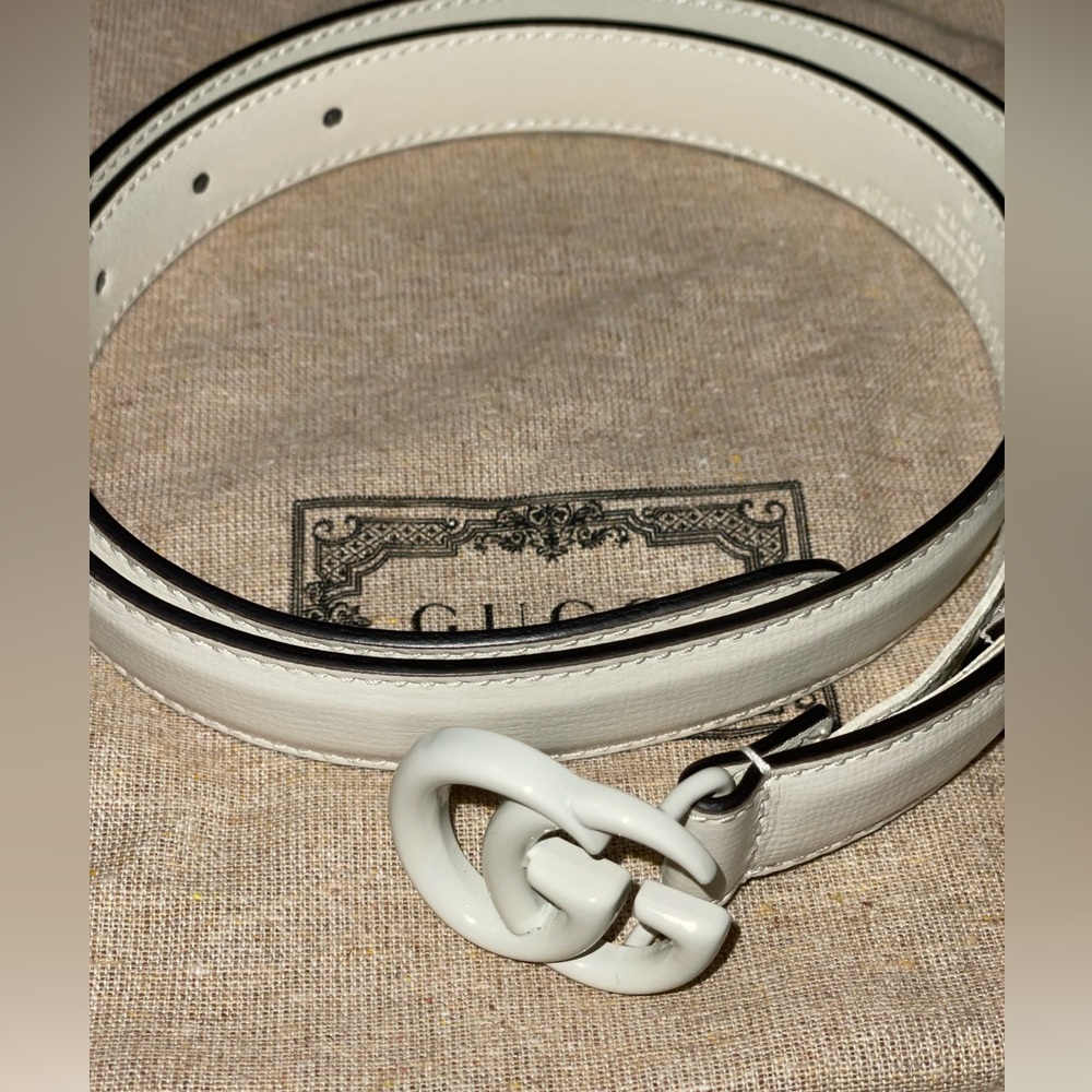 Gucci Marmont thin belt.